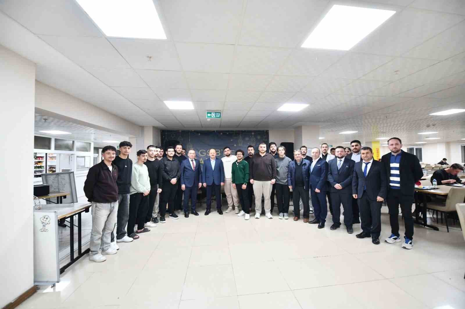 Vali Dallı, üniversite öğrencileriyle iftar sofrasında buluştu