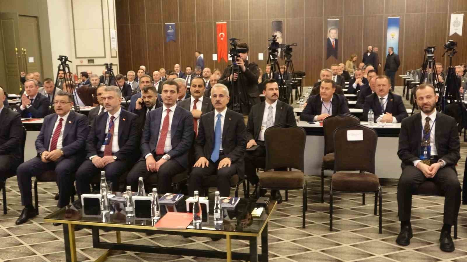 Ulaştırma ve Altyapı Bakanı Uraloğlu: "Karadeniz’e demiryolu Samsun’dan Sarp’a uzanacak"