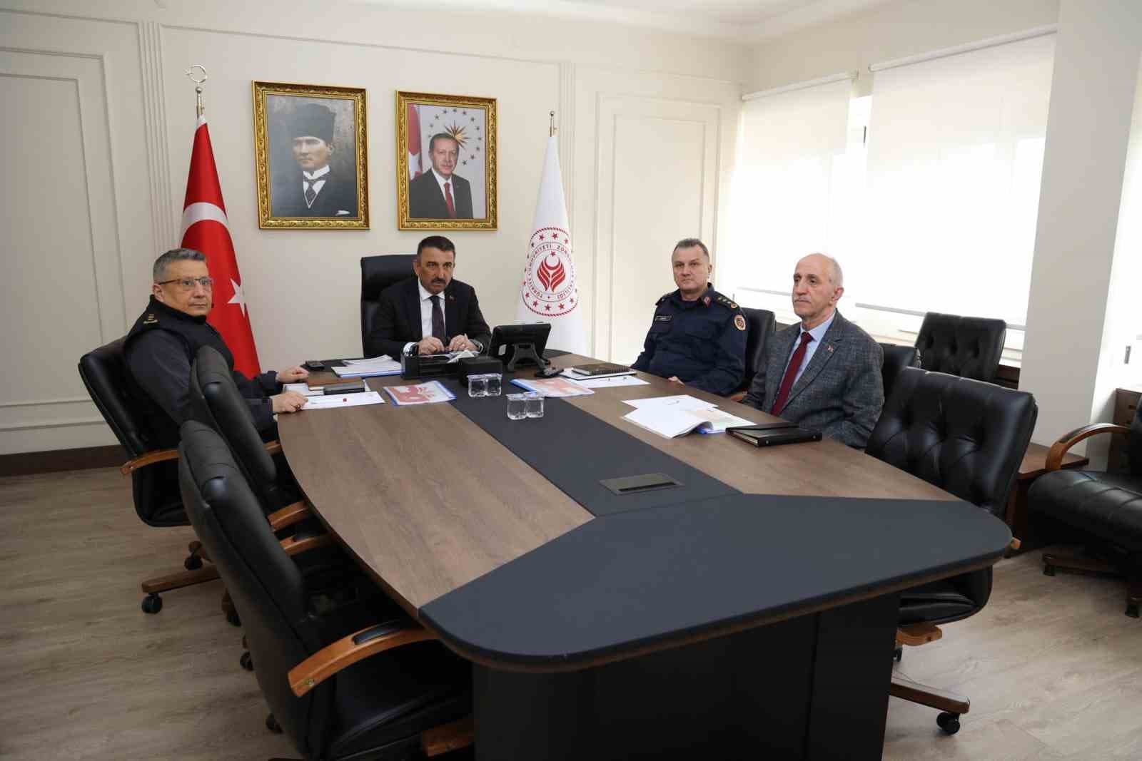 Zonguldak Valisi Bektaşoğlu güvenlik toplantısına katıldı