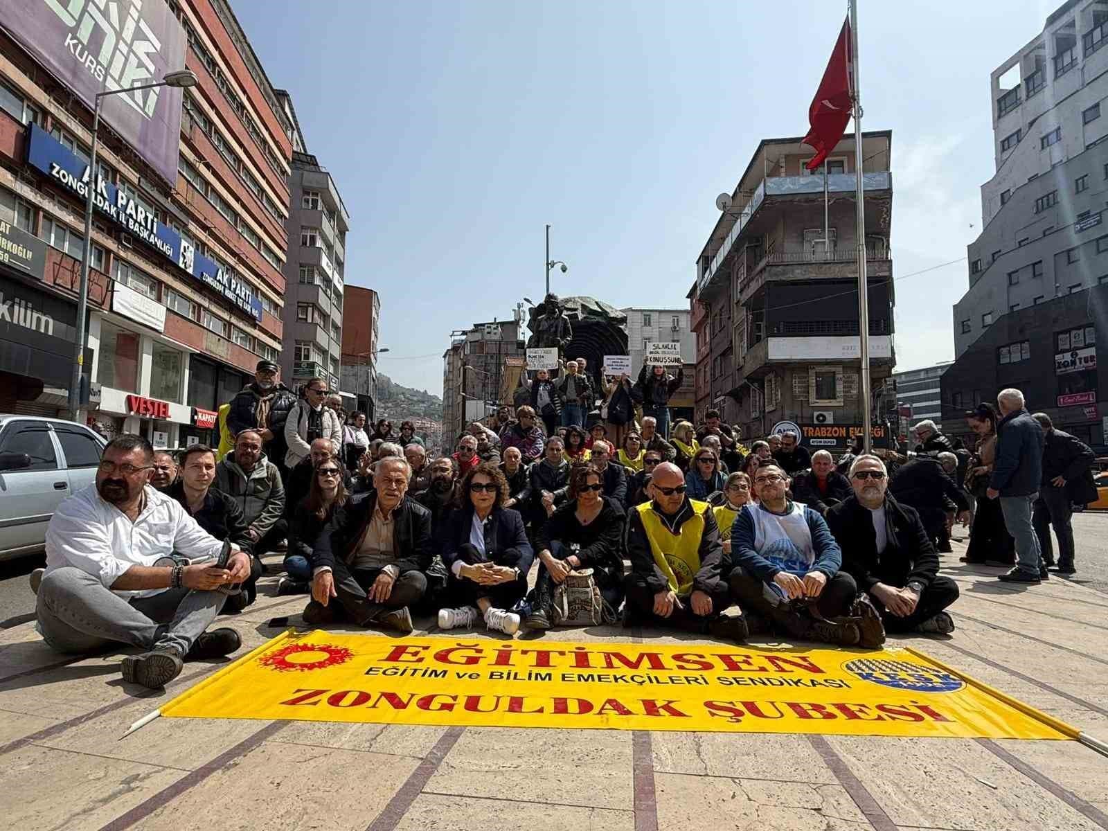 Zonguldak’ta sendikalardan oturma eylemi