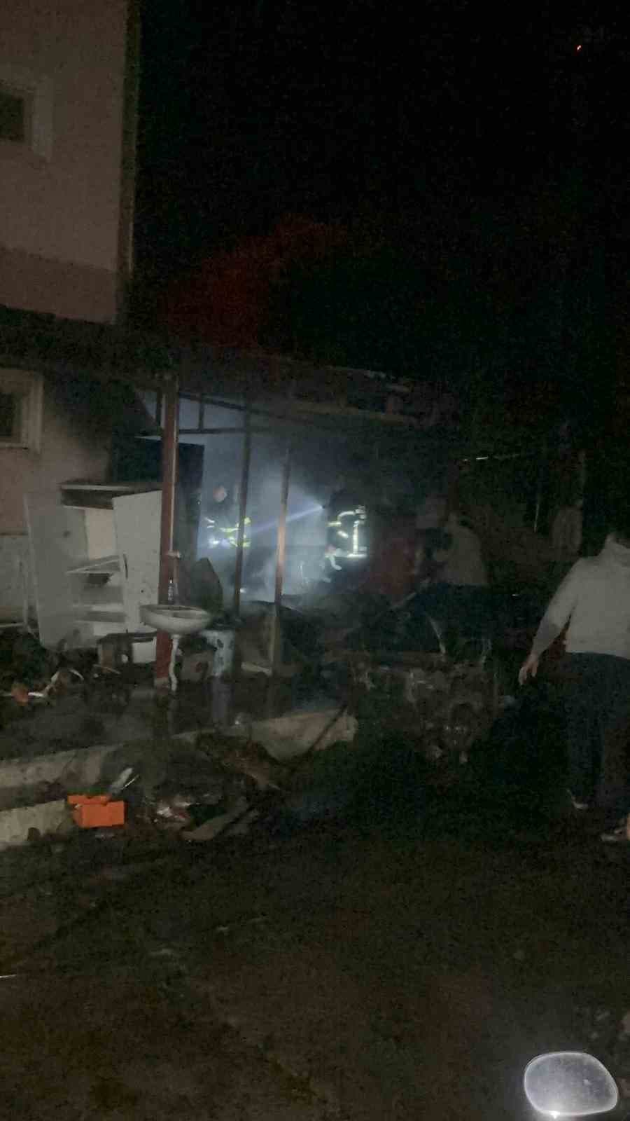 Patlayan kömür kazanı ve tüp villayı küle çeviriyordu