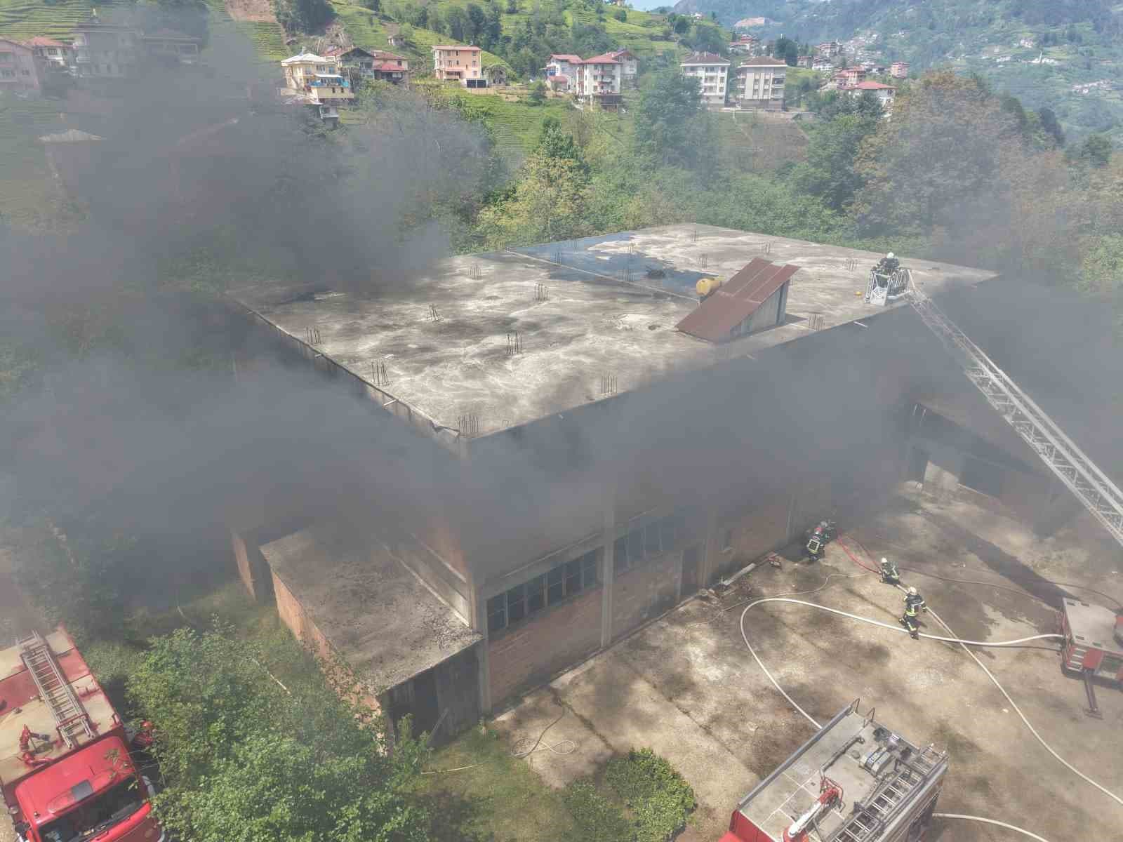 Yaklaşan çay sezonu öncesinde çay fabrikasında yangın tatbikatı
