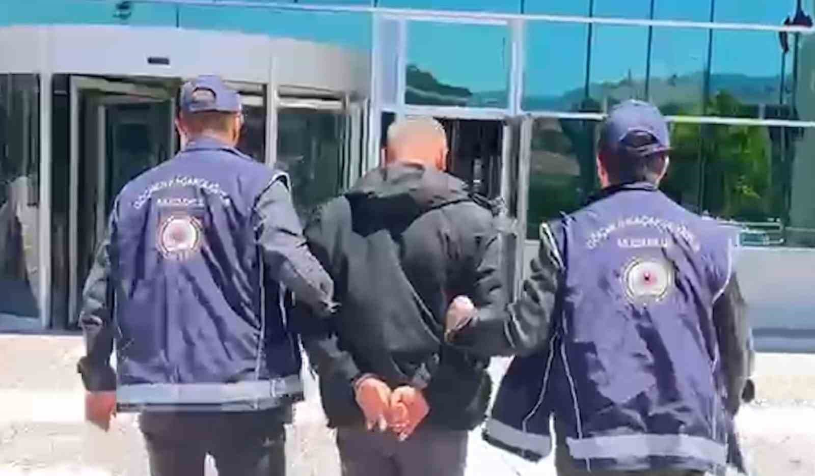 Bolu’da durdurulan kamyondan 10 düzensiz göçmen çıktı: Sürücü tutuklandı