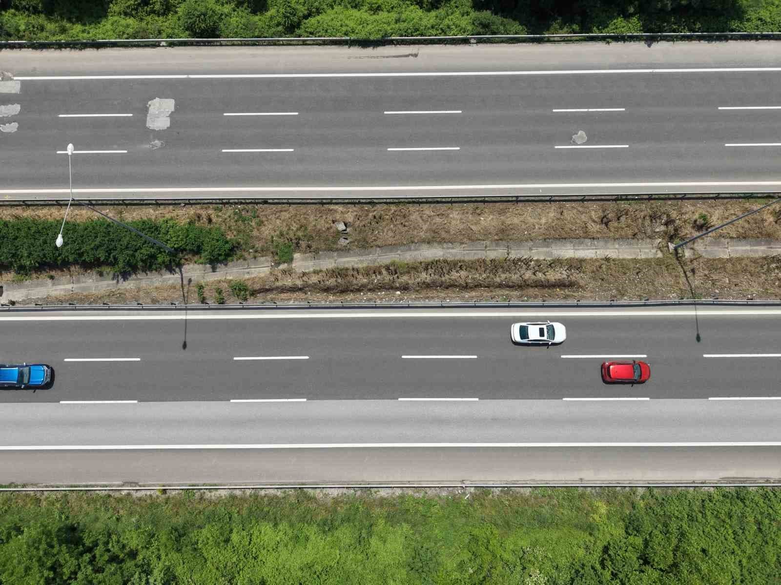 TEM’in Düzce geçişinde arefe günü trafik akıcı ilerliyor