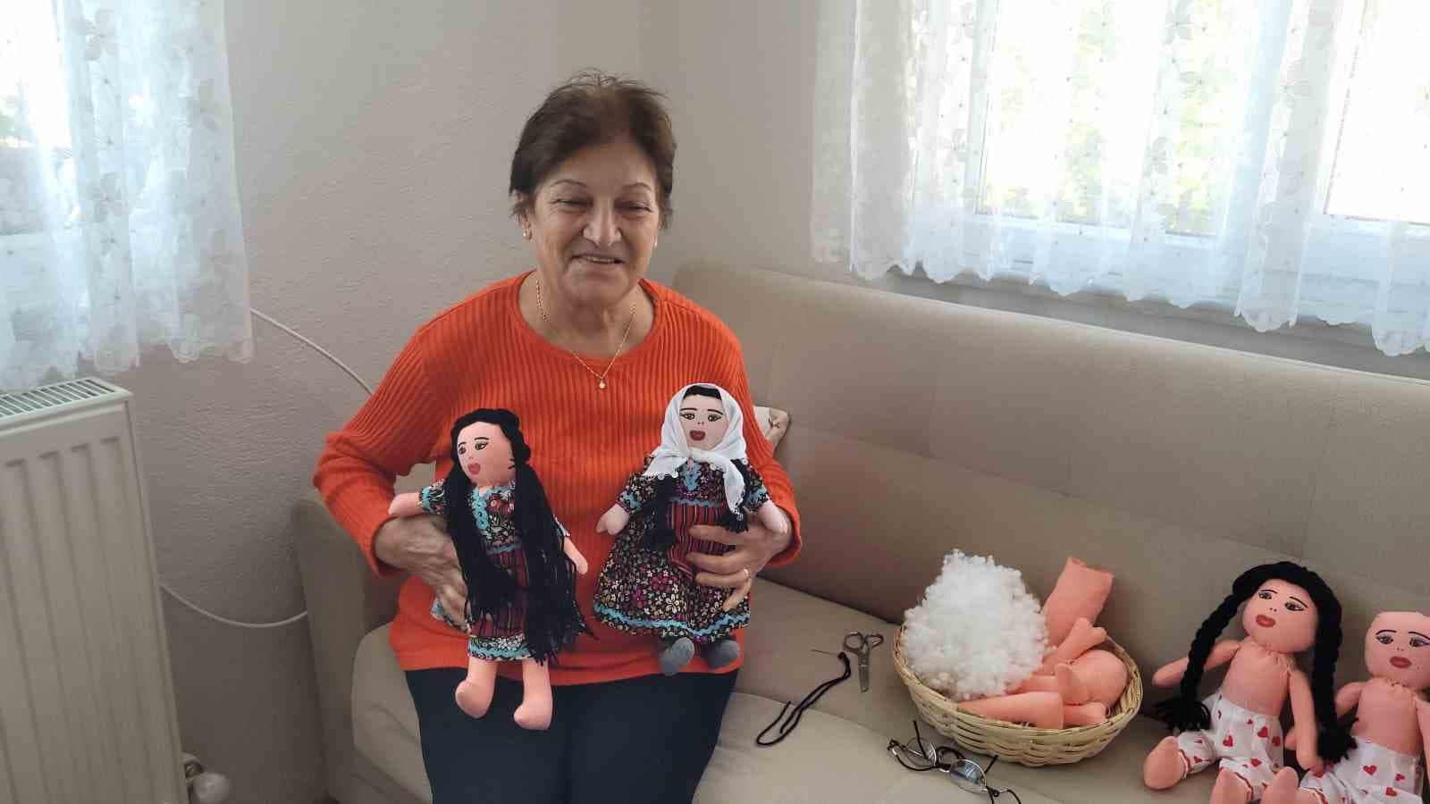 14 yıldır yaptığı bez bebeklerle Şerife Bacı’nın hatırasını yaşatıyor