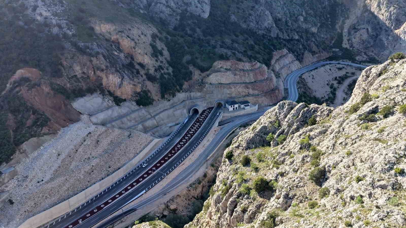 Karadeniz’i İç Anadolu’ya bağlayan Kırkdilim Tünelleri’nden 1 ayda 250 bin araç geçti