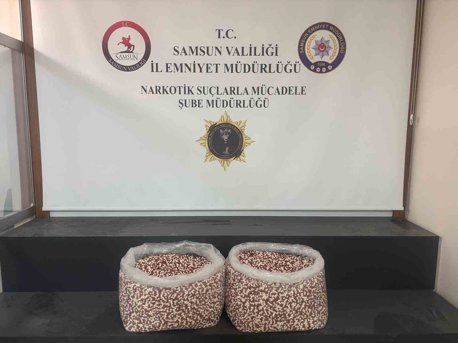 Tırın yatak bölümünde 129 bin 500 uyuşturucu hap ele geçti