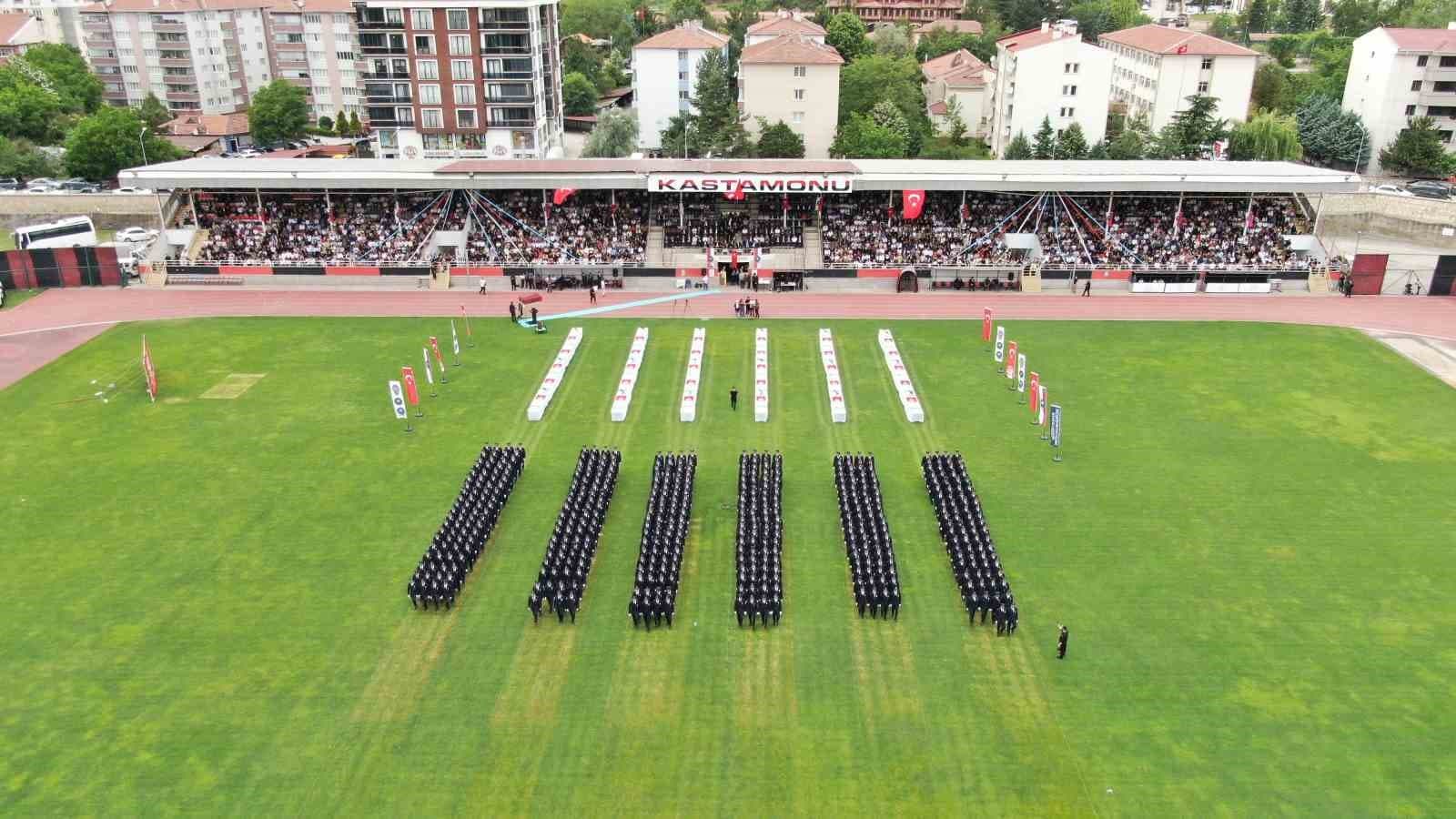 Kastamonu’da eğitimlerini tamamlayan 479 polis adayı törenle mezun oldu