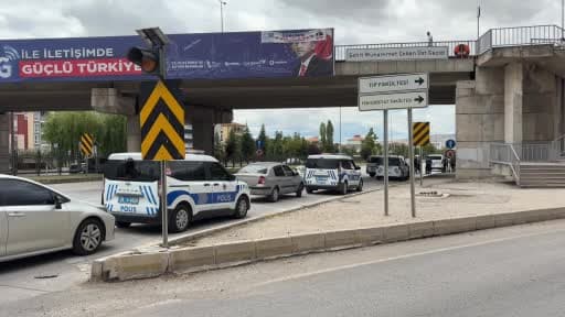 Çorum’da üst geçitten atlayan kadın yaralandı