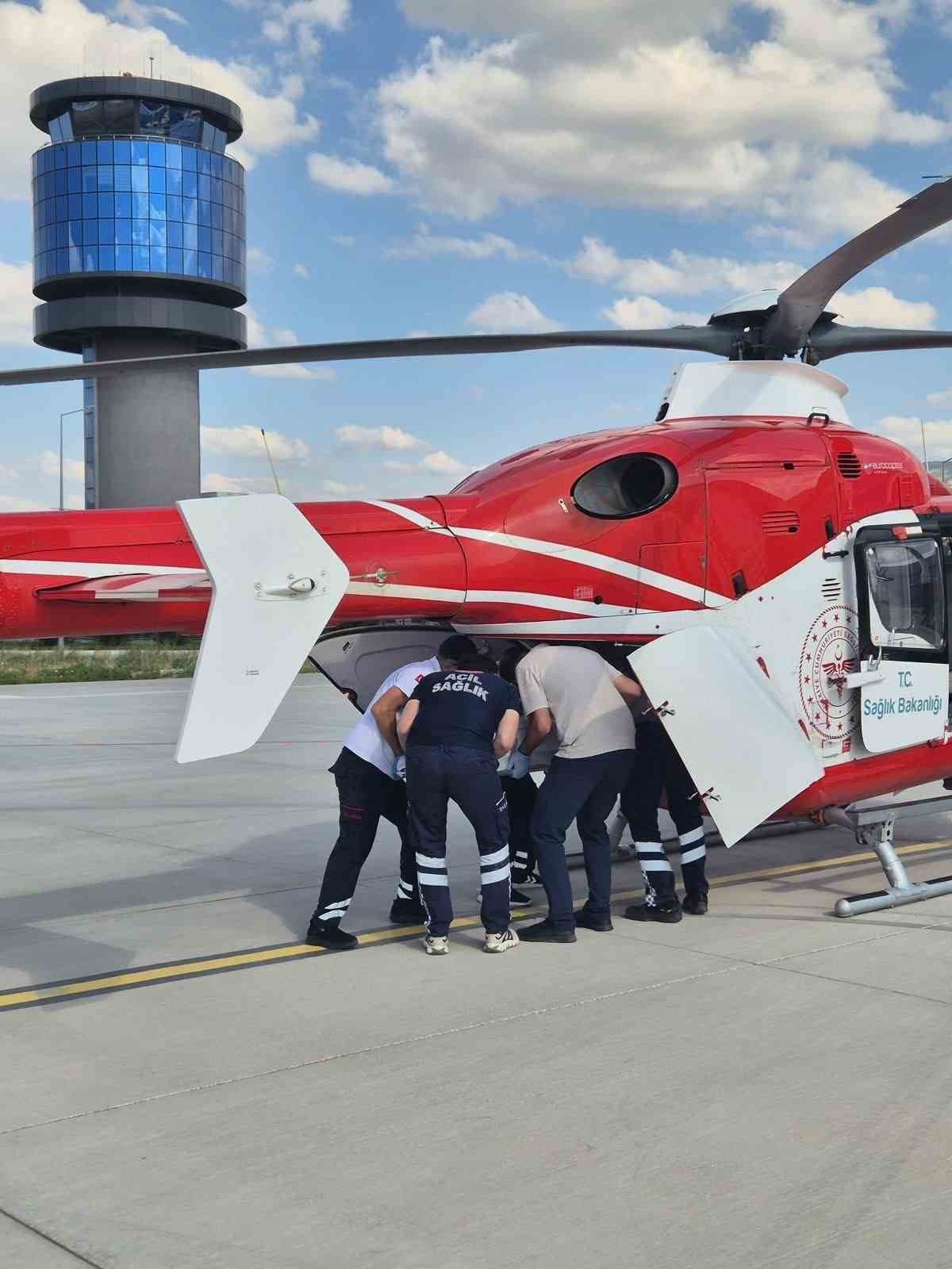 Tokat’ta tedavi gören yaşlı kadın helikopter ambulansla Konya’ya sevk edildi