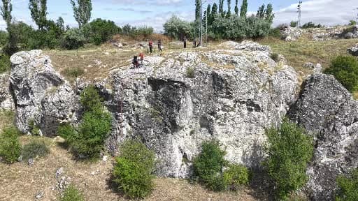 7 yaşındaki Deniz’in dağcılık tutkusu: Babasıyla birlikte dik kayalara meydan okuyor