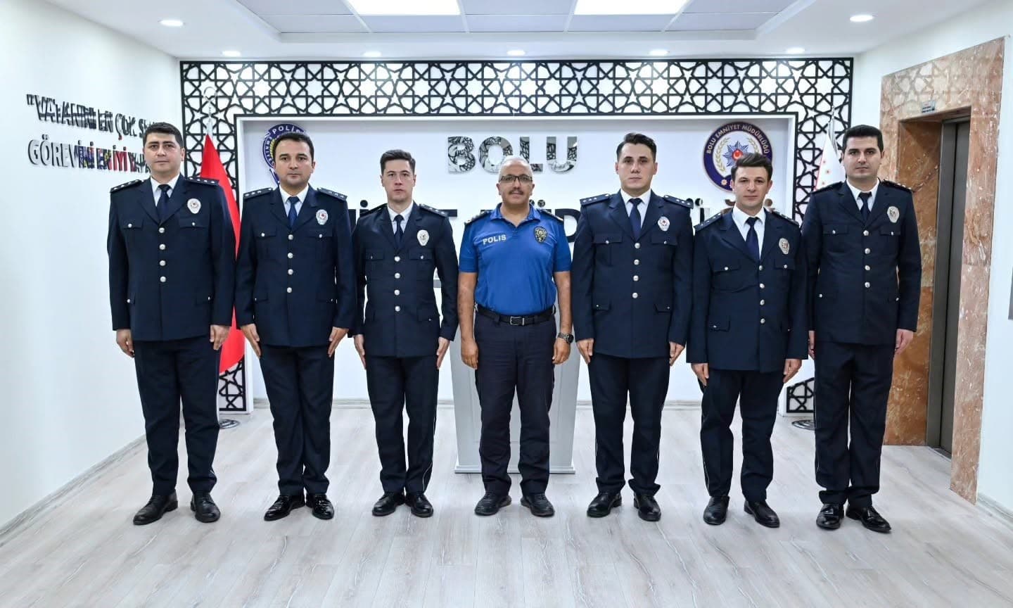 Bolu’da başkomiserliğe terfi eden polislere rütbeleri takıldı