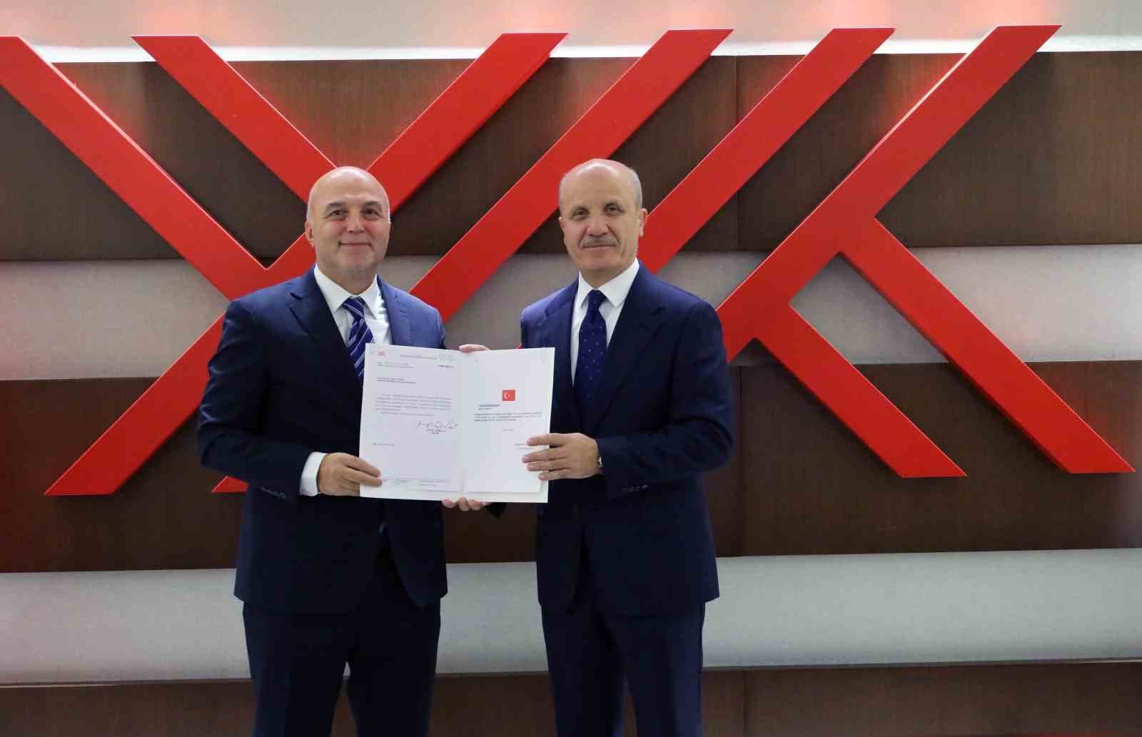Rektör Ulusoy, mazbatasını YÖK Başkanı Prof. Dr. Erol Özvar’dan aldı