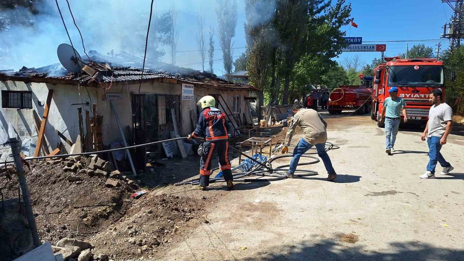 Çorum’da alevlere teslim olan mermer atölyesi kullanılamaz hale geldi