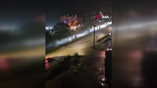 Fatsa’da sağanak sonrası yollar göle döndü, sürücüler zor anlar yaşadı