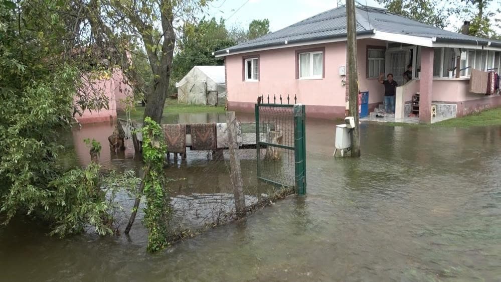 Çarşamba’yı sel aldı: 30’dan fazla mahalle yağışlardan olumsuz etkilendi