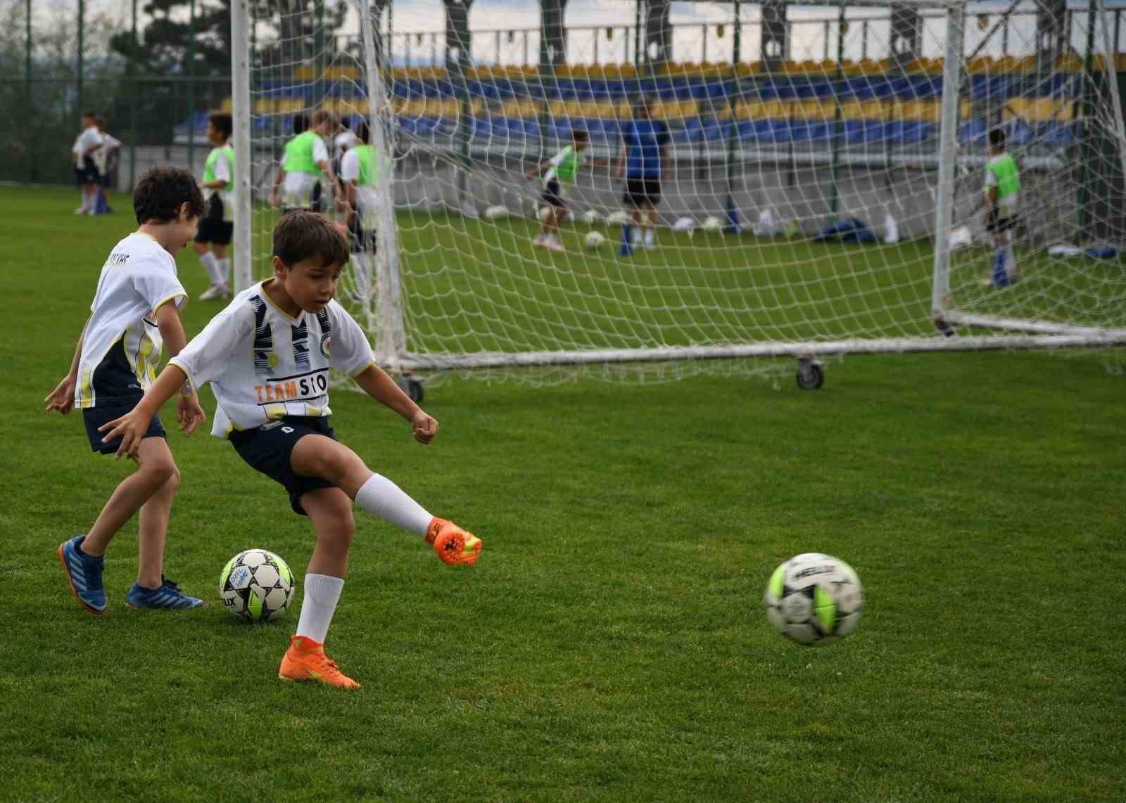 Kastamonu’da 120 çocuk yaz tatilini futbol okulunda değerlendirdi