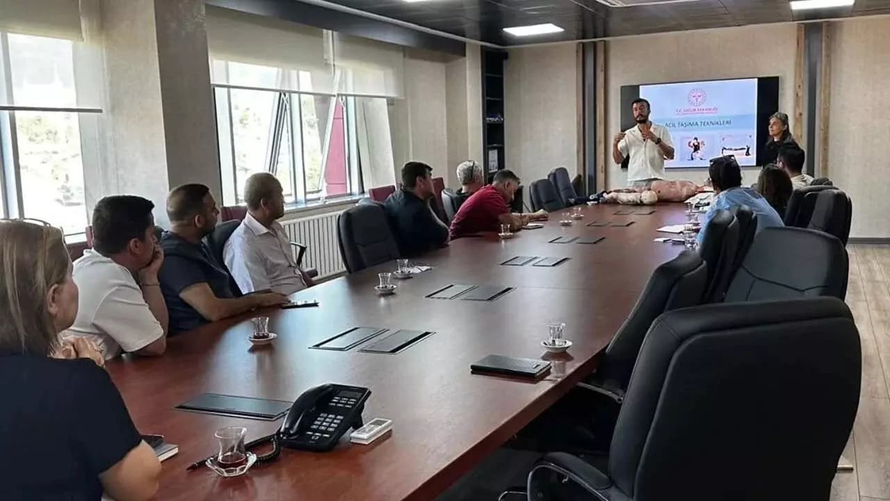 Karabük’te Kamu Personeline Temel İlk Yardım Eğitimi
