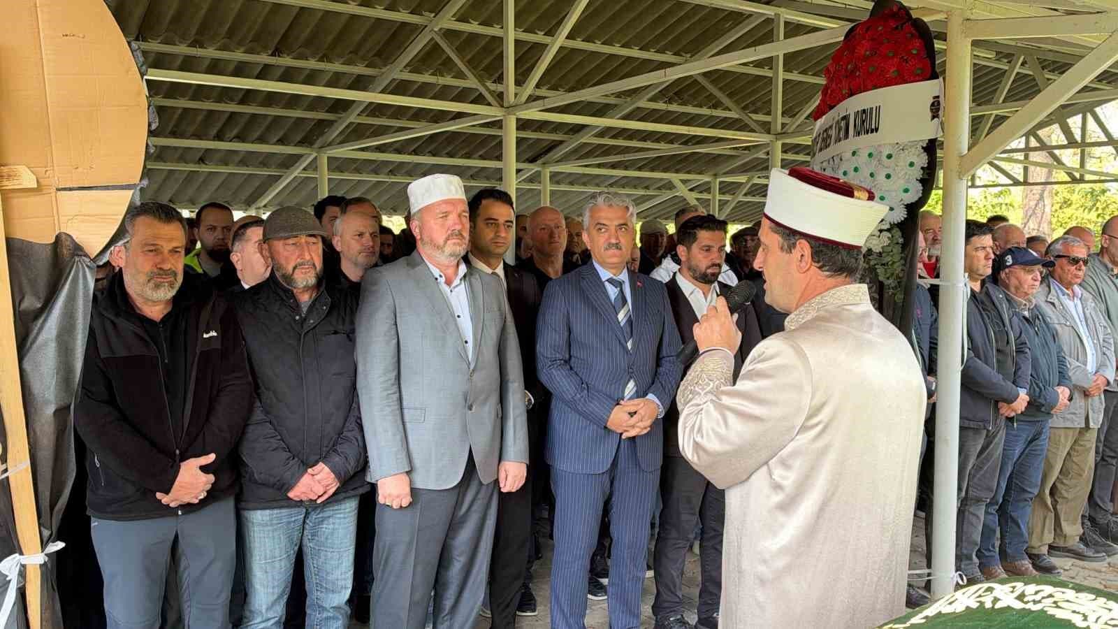Savaş muhabiri Levent Öztürk Düzce’de son yolculuğuna uğurlandı
