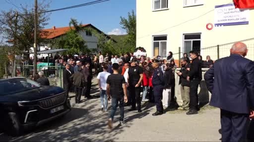 Okulda bıçaklı saldırıda hayatını kaybeden 10 yaşındaki Eslem Sare, Bartın’da toprağa verildi