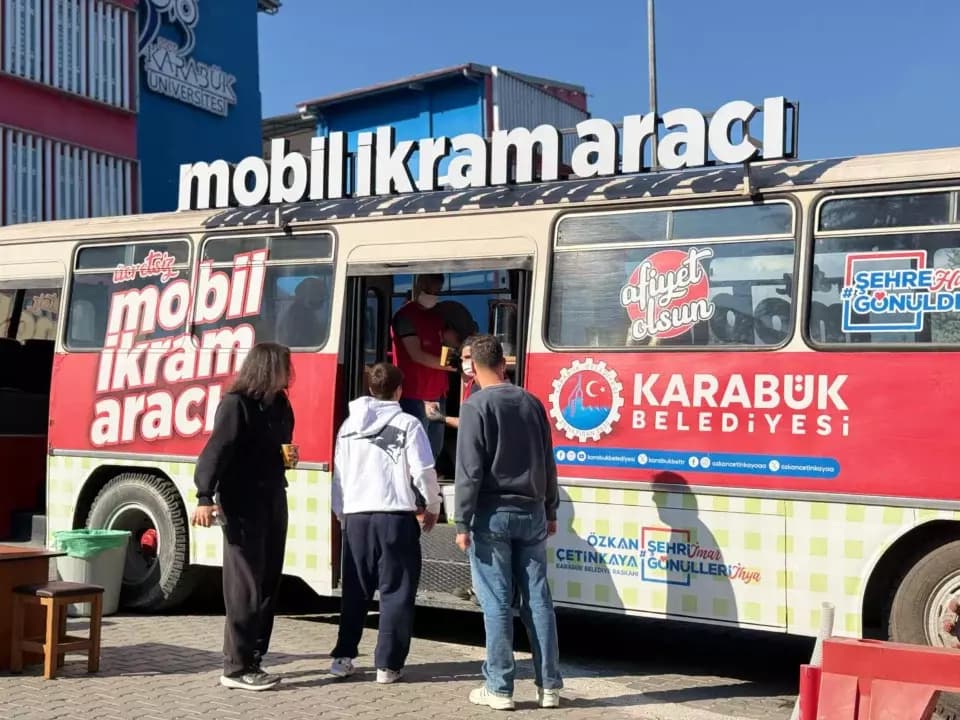 ÖĞRENCİLERE SINAV TEMPOSUNDA SICAK MOLA