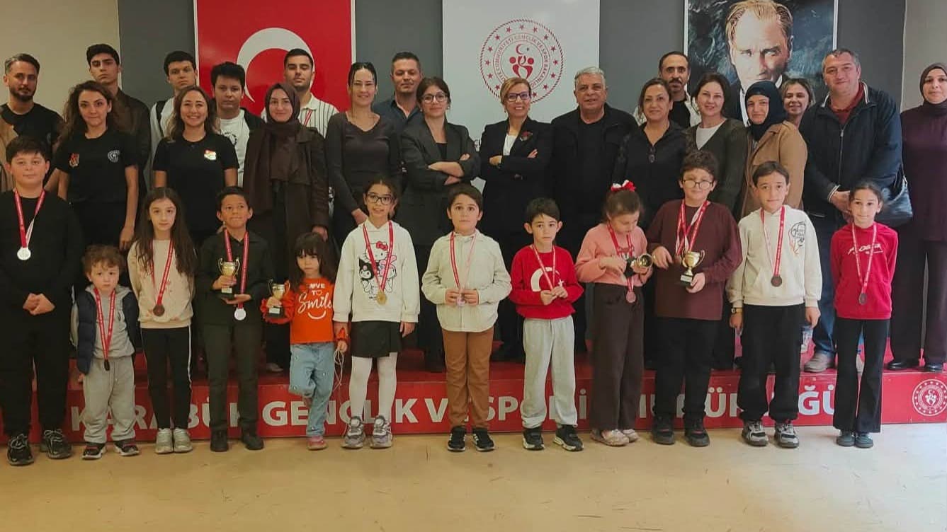 29 Ekim Satranç Turnuvası'nda ödüller sahiplerini buldu