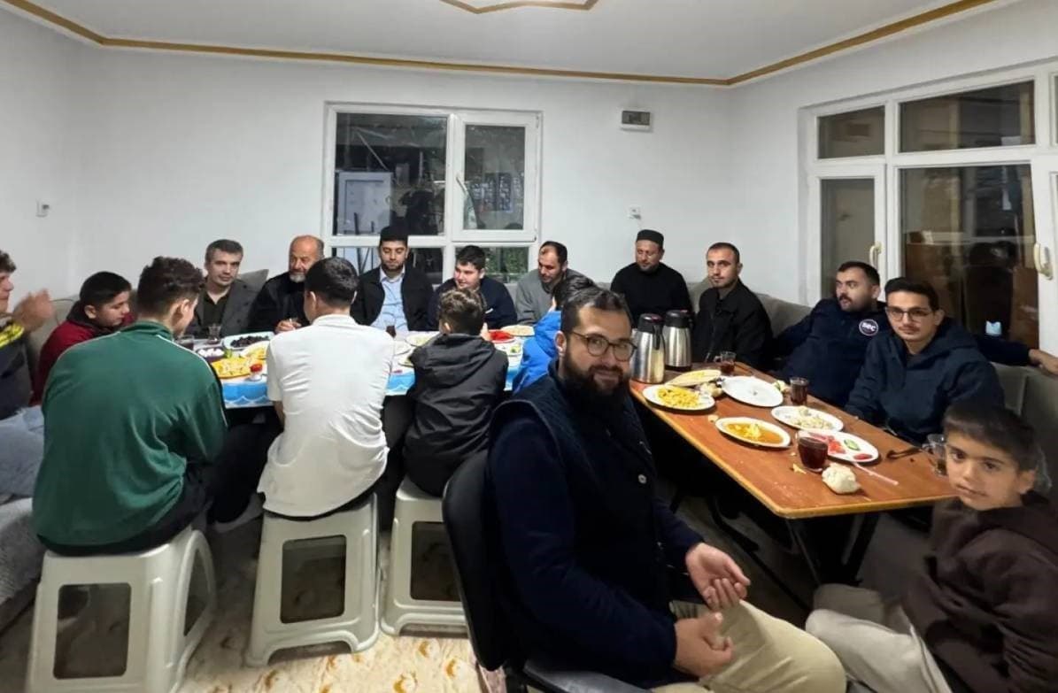Sinop’ta gençler sabah namazı ve kahvaltıda buluştu
