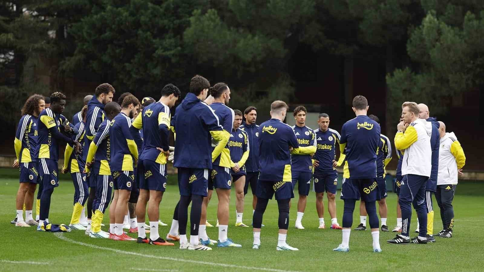 Fenerbahçe, Dirk Kuyt yönetiminde çalıştı