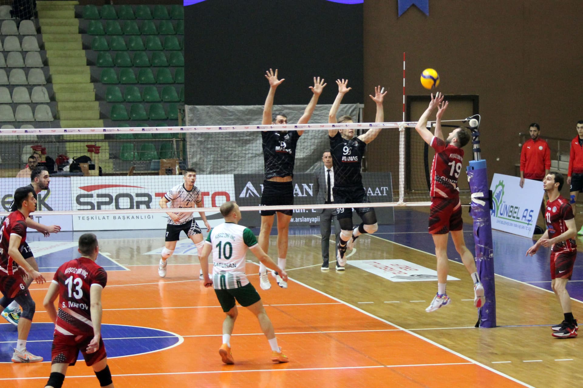 Voleybol: AXA Sigorta Efeler Ligi