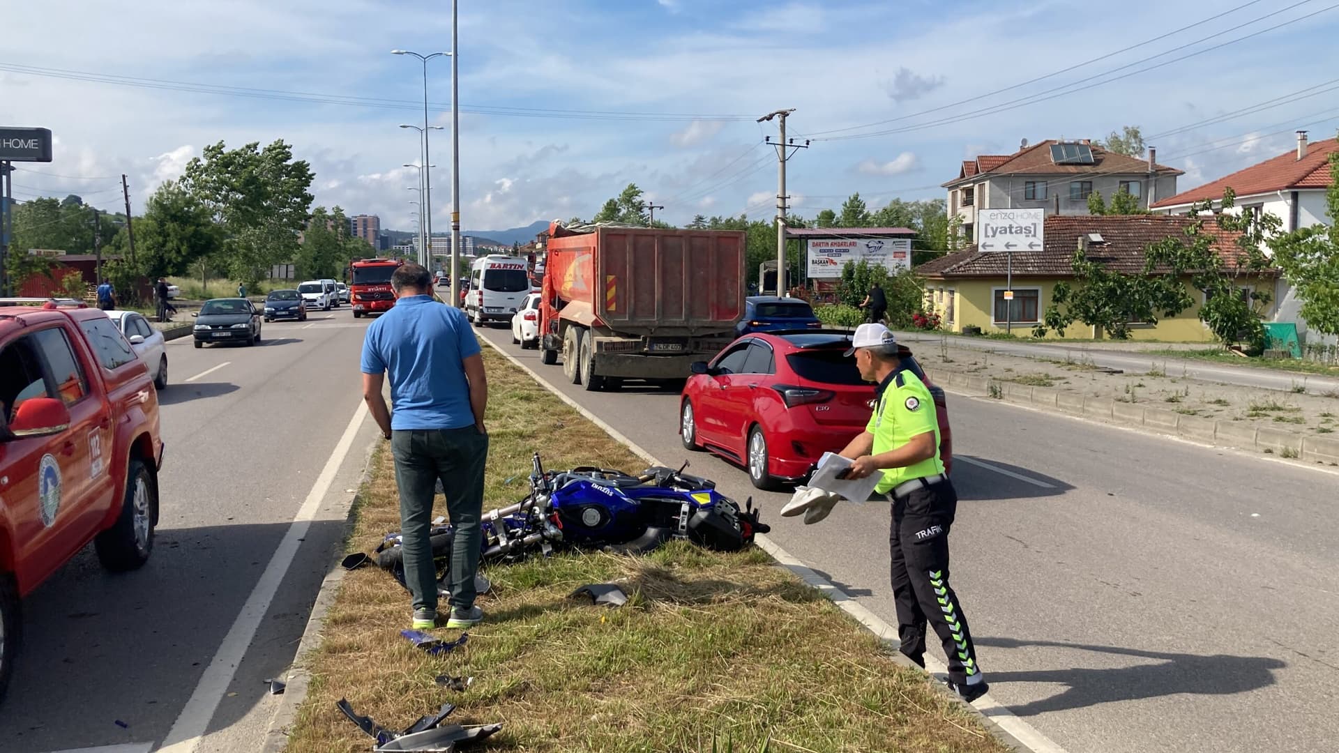 Bartın'da minibüsle çarpışan motosikletin sürücüsü yaralandı