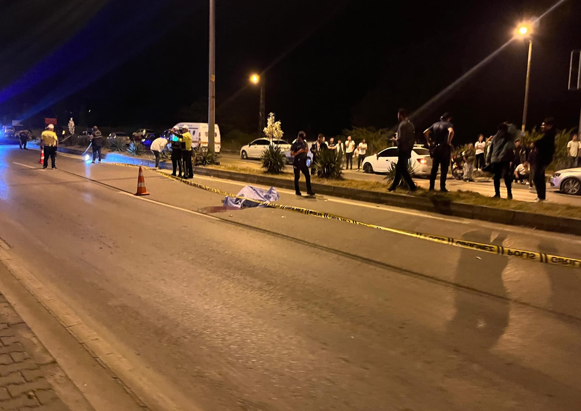 Bartın'da refüje çarpan motosikletli genç hayatını kaybetti