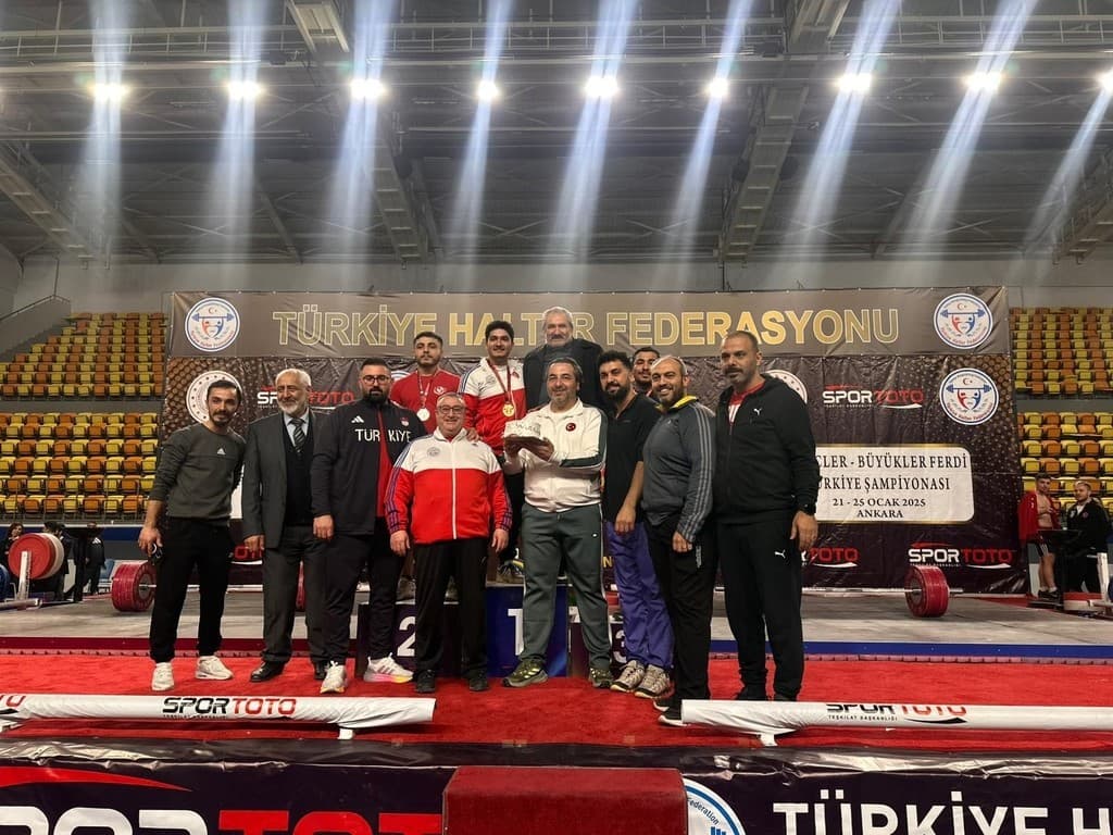 BARÜ’lü sporculardan halter ve kick boksta 9 madalya