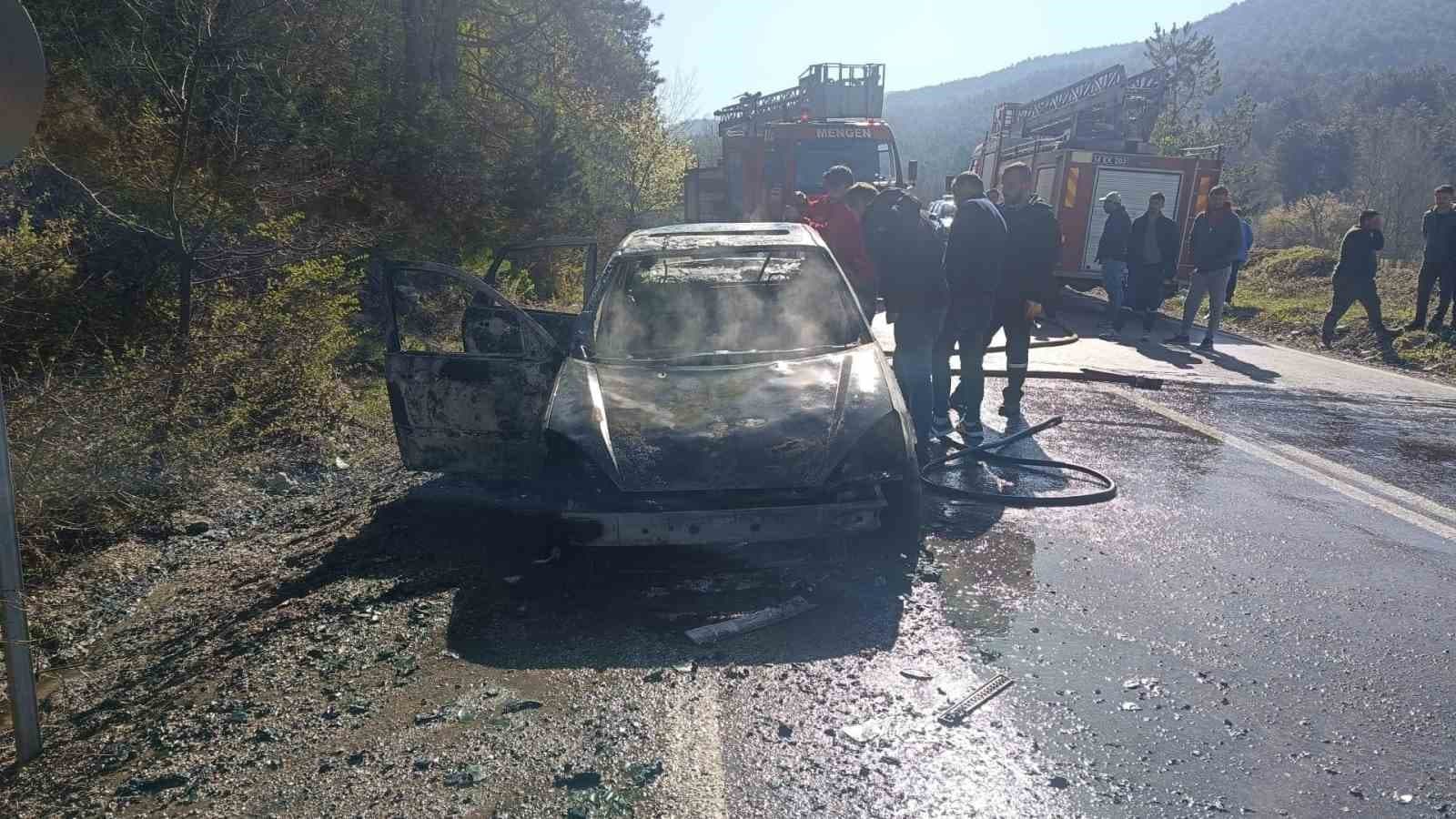 Bolu’da alev alan otomobil küle döndü