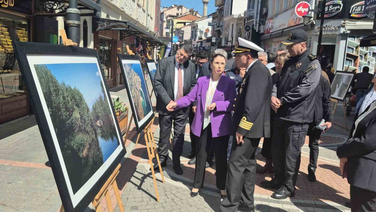 Fotoğraf sergisinde Vali Arslan’a yanardağ sürprizi
