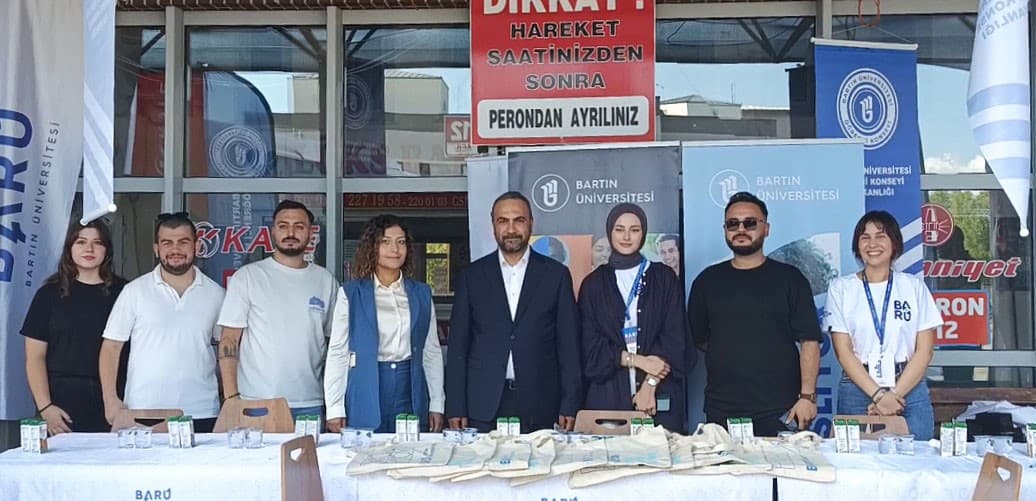 Yeni öğrencileri rektör karşıladı