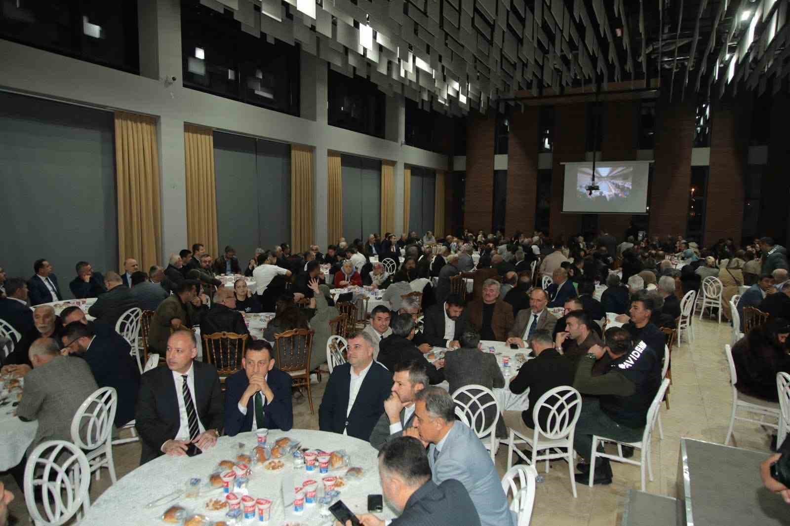 Yenicelilerden salona sığmayan birlik ve beraberlik