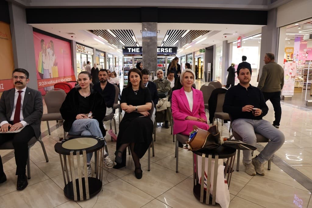 BEUN Bilim Kafe’de Ahmet Yenilmez’den "Sanat, Toplum ve Sahne" söyleşisi