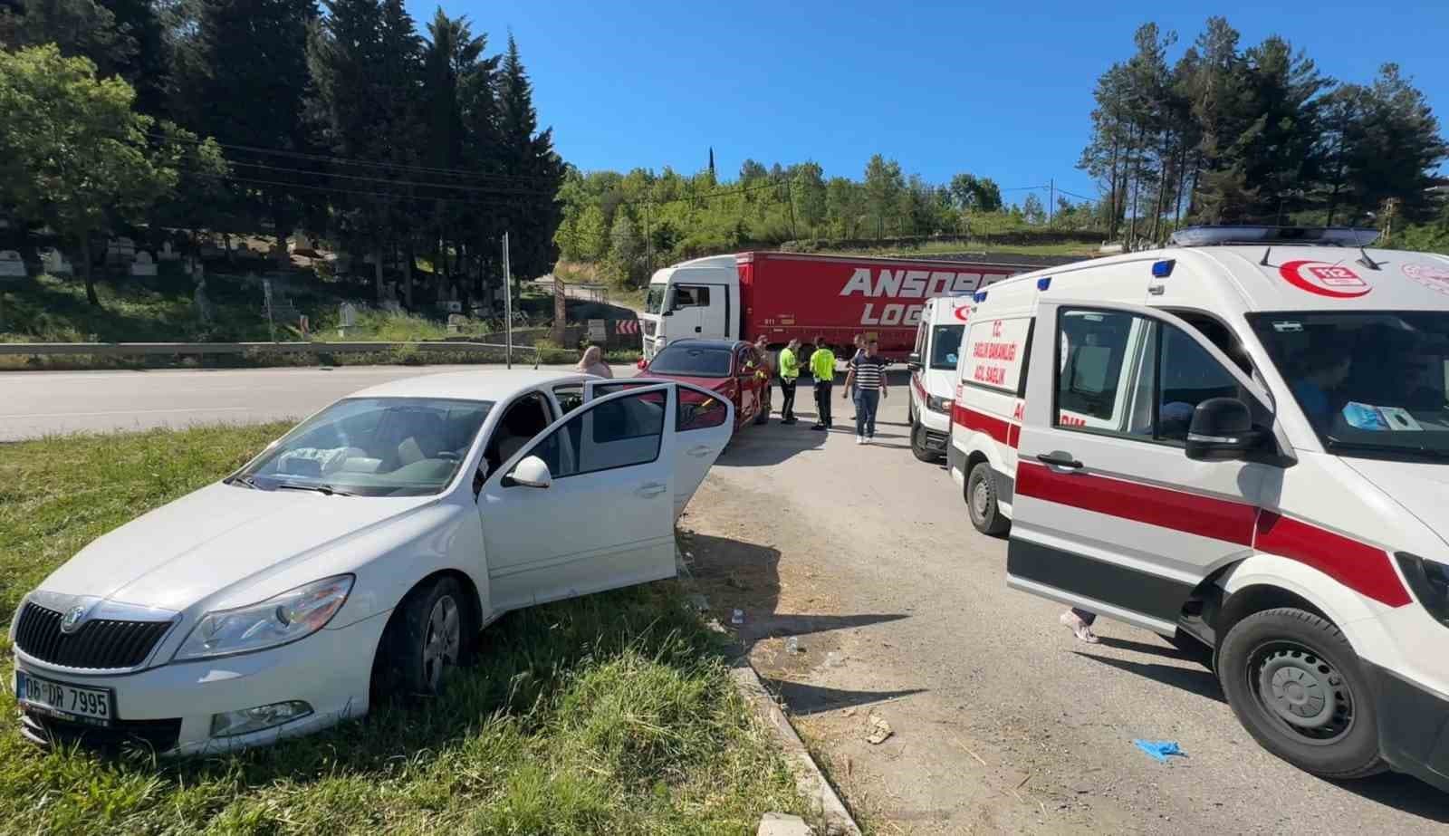 Samsun’da SUV ile otomobil çarpıştı: 1’i çocuk 2 yaralı