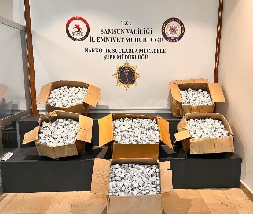 Samsun’da kiralık araçtan 225 bin uyuşturucu hap çıktı