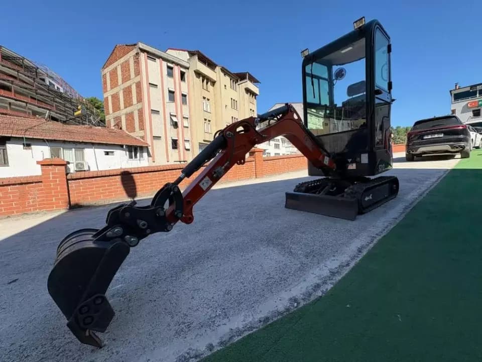 Yenice Belediyesi’ne mini ekskavatör desteği