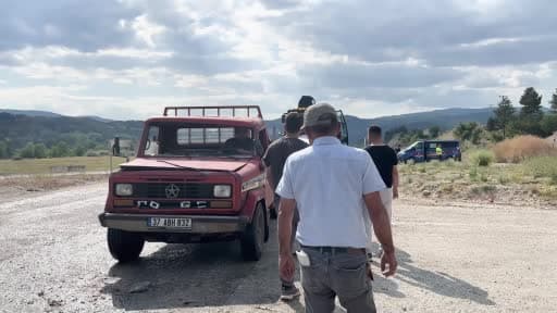 Kastamonu’da kamyonetle çarpışan otomobil yandı