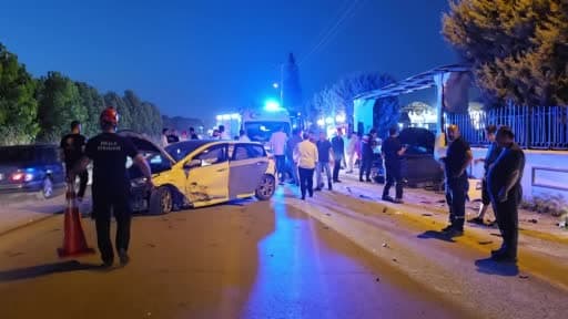 Düğün salonu önünde kaza: 4 yaralı