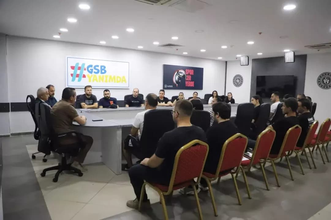 Antrenörlerle değerlendirme toplantısı