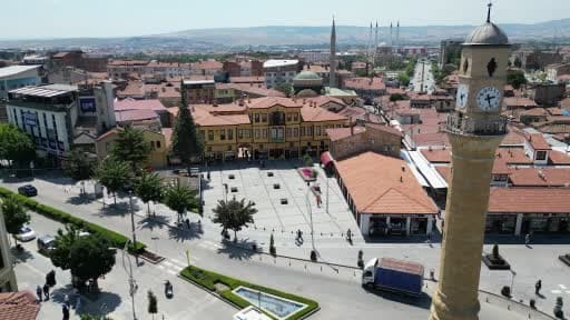 Çocukluk hayalini emekli olunca gerçekleştirdi, 18 yıldır antika ürünleri geleceğe taşıyor