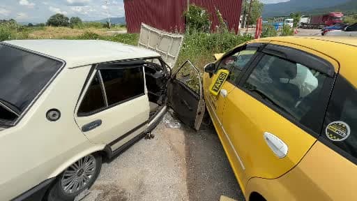 Bolu’da ticari taksi ile otomobil çarpıştı: 5 yaralı