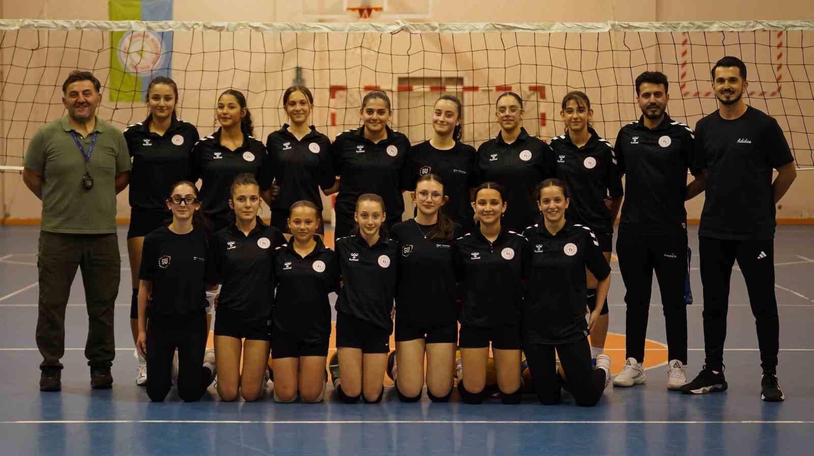 Rize’nin genç voleybolcuları, gözünü Anadolu Yıldızlar Ligi kupasına dikti