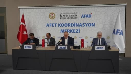 Vali Dallı’dan ormanlık alanlara sigara izmariti, cam şişe gibi benzeri malzemeleri atanlara tepki
