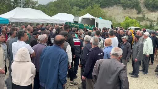 İstanbul’daki evinde ölü bulunan Eren Kaşıkçı memleketi Tokat’ta son yolculuğuna uğurlandı