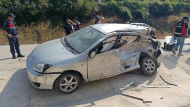 Bolu’da kamyon ile otomobil çarpıştı: 3 yaralı