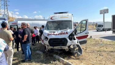 Çorum’da ambulans ile cip çarpıştı: 5 yaralı